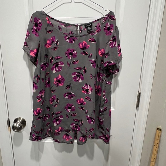 torrid Tops - Torrid Women Gray Purple Floral Short Sleeve Keyhole Back Blouse Size 0‎